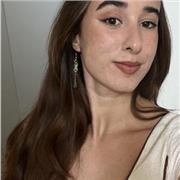 Profesora de inglés nativa-bilingüe con 5 años de experiencia impartiendo clases, especialmente a niños de primaria.